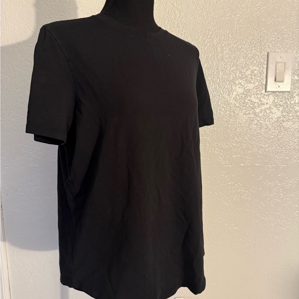 Lululemon Women’s Black Shirt